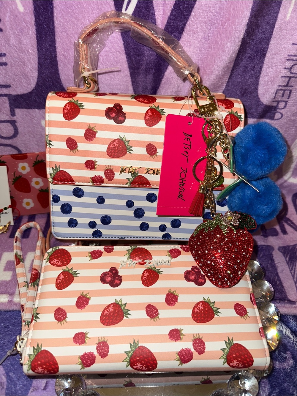 Betsey Johnson ๐ENTRY TO WIN๐ซ a Strawberry Stripe Crossbody & Wallet Set BUY NOW - Picture 11 of 12